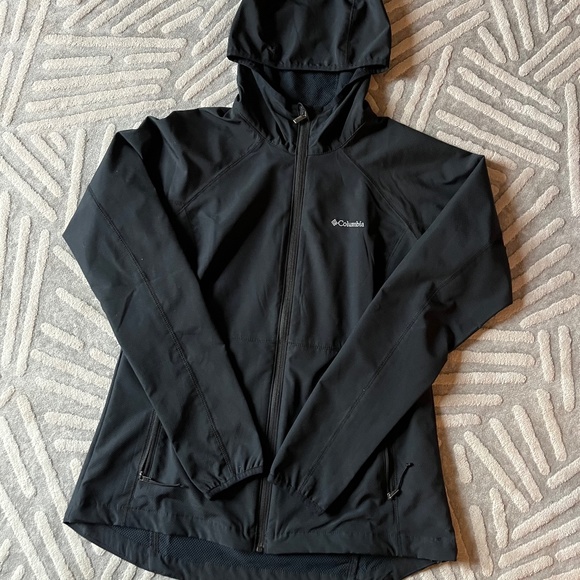 Columbia Wind Breaker - Picture 1 of 3